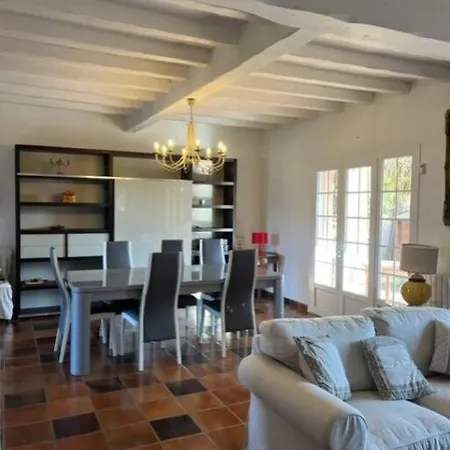 Jolie Maison Piscine 8 Mn A Pied Du Centre Et Plage Villa *